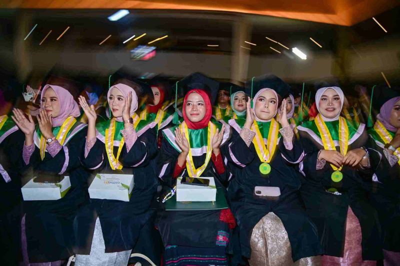 Wisuda-Mei-2025-Sesi-1_YAN_4338