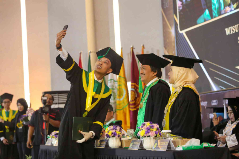 Wisuda-Oktober-2024-Sesi-3_UMJ_8669