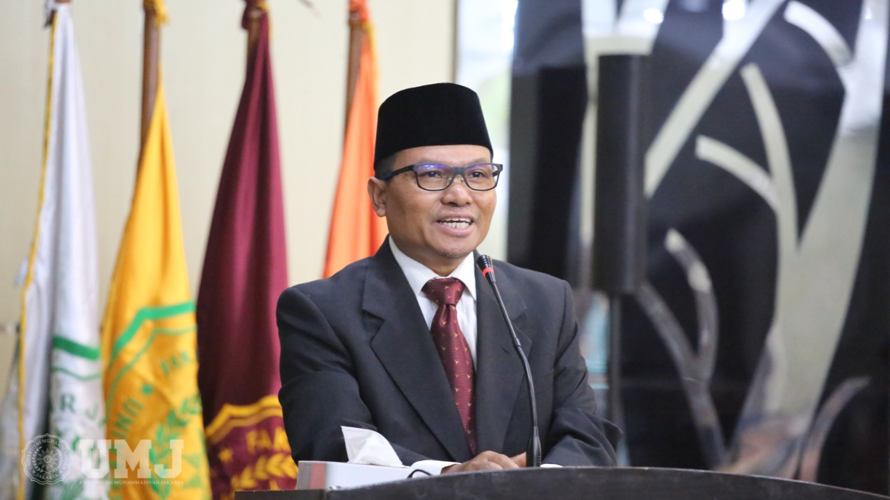 Wakil Ketua Majelis Diktilitbang PP Muhammadiyah menyampaikan sambutan dalam Pengukuhan Guru Besar UMJ di Auditorium dr. Syafri Guricci, Selasa (22/08/2023).