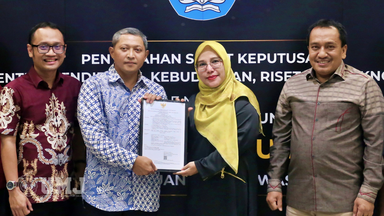 Dekan FISIP UMJ Prof evi satispi Terima SK Guru Besar