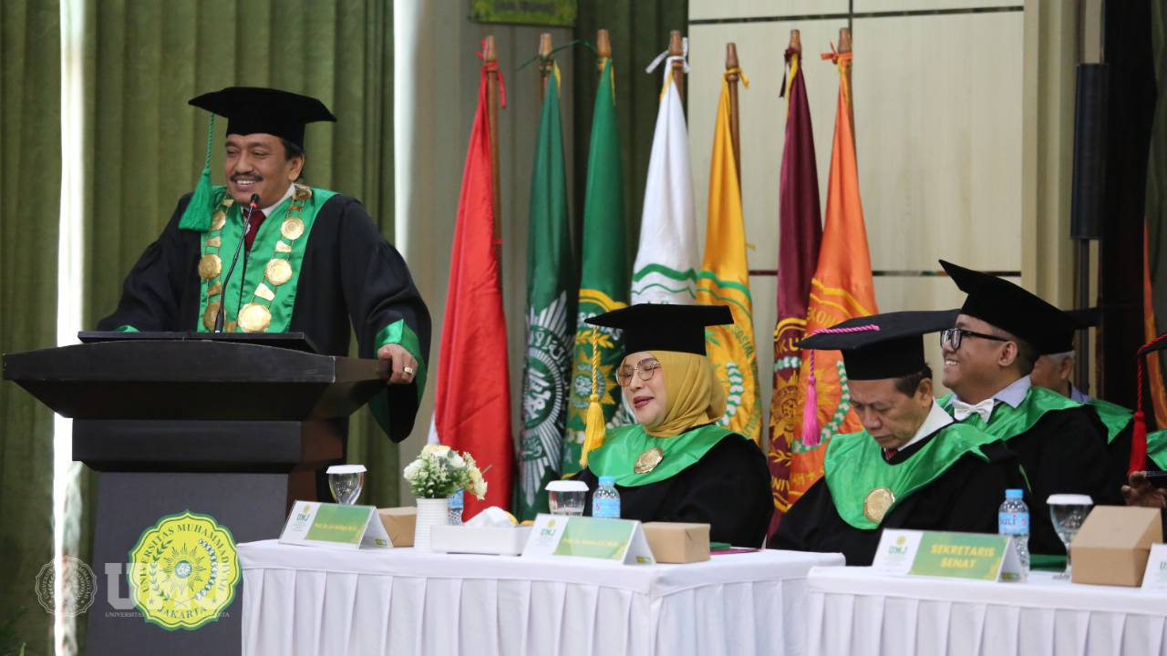Rektor Universitas Muhammadiyah Jakarta, Prof. Dr. Ma’mun Murod, M.Si., saat memberikan sambutan pada acara pengukuhan Guru Besar UMJ di Auditorium Syafri Guricci, Selasa, (22/08/2023).