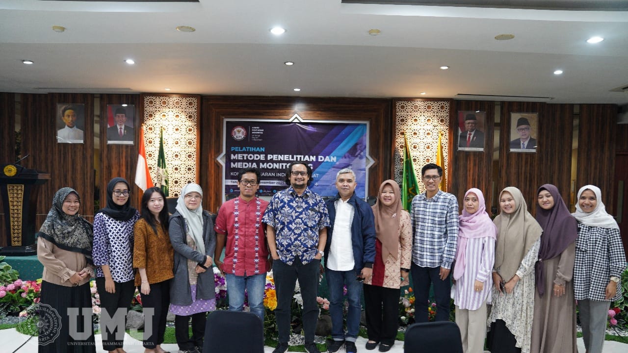 Foto bersama anggota KPI dengan Sivitas Akademika Prodi Ilkom UMJ Seusai Pelatihan Metodologi Penelitian dan Media Monitoring di Aula FISIP UMJ, Jumat, (8/12/2023).