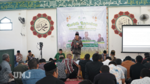 Ketua PP Muhammadiyah bidang Tarjih dan Tajdid Prof. Dr. H. Syamsul Anwar, M.A., saat memberikan cerama di acara Tarhib Ramadan 1445 H di Masjid Attaqwa Universitas Muhammadiyah Jakarta (UMJ) pada Selasa, (5/3/2024). (Foto: Alvin Lazuardy)