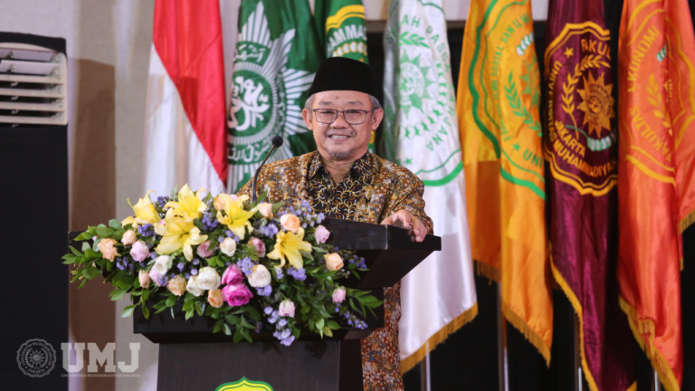 Sekretaris Umum PP Muhammadiyah Prof. Dr. Abdul Mu’ti, M.Ed., saat sambutan penutupan rangkaian Pengkajian Ramadan PP Muhammadiyah 1445 H di Gedung Cendekia UMJ, Rabu (20/03/2024). (Foto : KSU/M.H Fahmi)