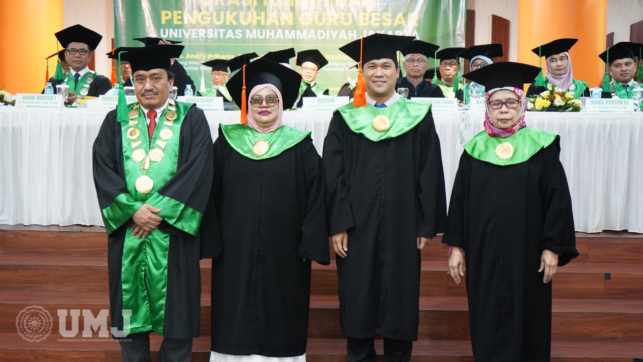 Prof. Dr. Nazifah Husainah, SE. , MM., dan Prof. Dr. Andry Priharta, SE., MM., foto bersama Rektor UMJ Prof. Dr. Ma’mun Murod, M.Si., didampingi Ketua Senat UMJ Prof. Dr. Masyitoh Chusnan, M.Ag., usai menjalani Upacara Pengukuhan dan Orasi Ilmiah, pada Rabu (6/3/2024) di Aula FEB UMJ.