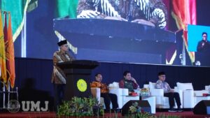 Ketua Umum PP Muhammadiyah Prof. Dr. Haedar Nashir, M.Si., saat menyampaikan tausyiah dalam Halal Bi Halal bersama 1000 Difabel di Auditorium KH. Azhar Basyir, MA., UMJ, Sabtu (27/4/2024). (Foto: KSU/Qithfirul Fahmi)