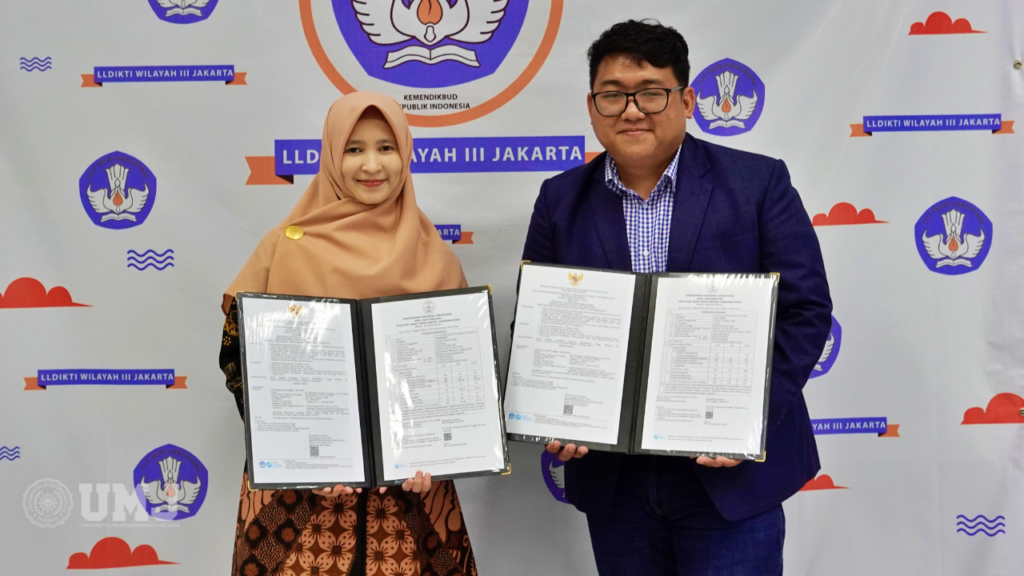 Prof. Dr. Tria Astika EP, M.KM., (Kiri) dan Prof. Ibnu Sina Chandranegara, SH., MH. (Kanan