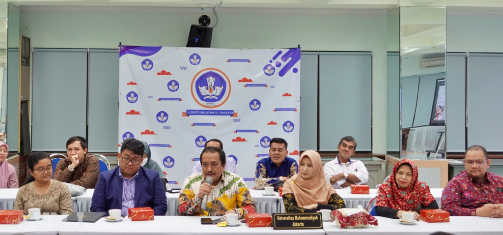 Prof. Dr. Tria Astika EP, M.KM., (Kiri) dan Prof. Ibnu Sina Chandranegara, SH., MH. (Kanan