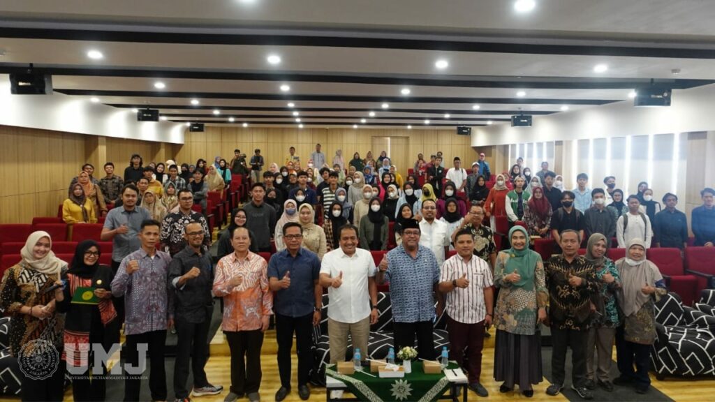 Rano Karno Berikan Beasiswa KIP Kepada Mahasiswa UMJ