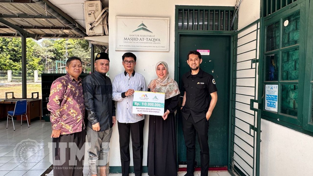 Bank Mega Berikan Bantuan Dana Operasional Masjid Kepada UMJ
