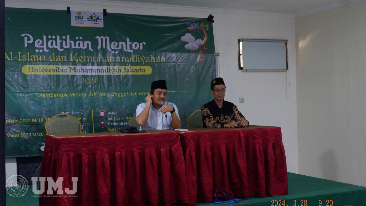 Rektor UMJ Prof. Dr. Ma'mun Murod, M.Si., ditemani ketua LPP-AIK UMJ Drs. Fakhrurazi, MA., pada pembukaan acara pelatihan mentor AIK di Serua Green Village, Depok, pada Kamis (28/3/2024). (KSU/Foto: Dok. LPPAIK)
