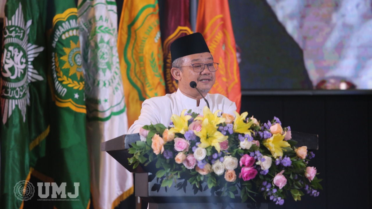 Kepala Badan Pembina Harian (BPH) Universitas Muhammadiyah Jakarta sekaligus Sekretaris Umum Pimpinan Pusat (PP) Muhammadiyah, Prof. Dr. Abdul Mu’ti, M.Ed., saat menyampaikan materi dalam Pengkajian Ramadan 1445 H di Auditorium KH. Azhar Basyir, MA., Senin (18/3/2024). (Foto: Alvin Lazuardy)