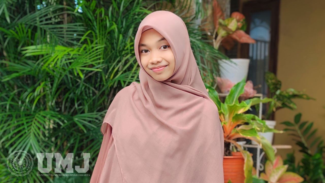Mahasiswa PAI FAI UMJ Oriza Alisya Putri yang meraih meraih juara Video dengan Narasi Terbaik pada Lomba Gebyar PPAII 2024.