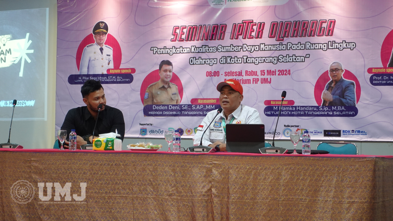 Dosen POR FIP UMJ Dr. Surya Rezeki Sitompul, M.Pd. dan Ketua KONI Kota Tangerang Selatan M. Hamka Handaru, S.Ip., MBA dalam Seminar IPTEK Olahraga di Auditorium FIP UMJ, Rabu (15/05/2024).