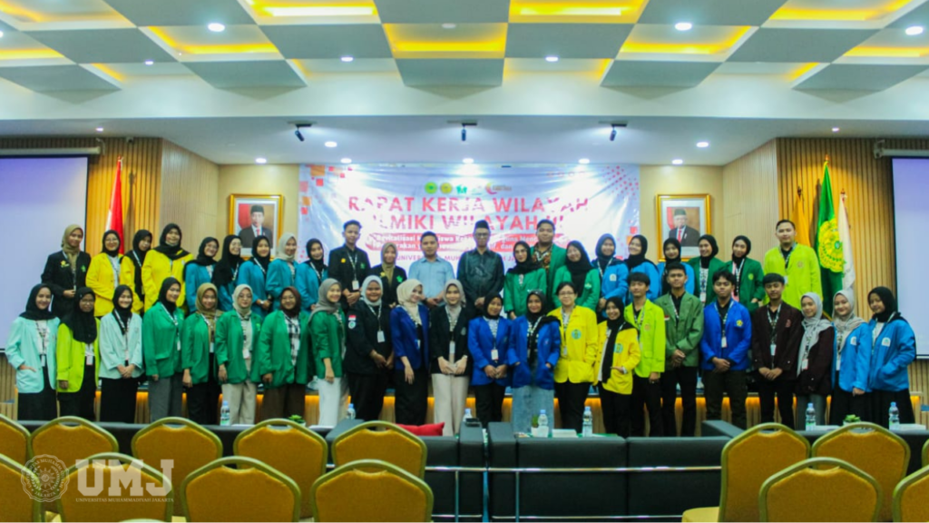 Wakil Rektor IV UMJ Dr. Septa Candra, SH. MH. dan Wakil Dekan III FIK UMJ Dr. Syamsul Anwar, M.Kep., Sp.Kom. bersama peserta RAKERWIL III ILMIKI ke-XII pada 10-12 Mei 2024 di Auditorium K.H Mas Mansoer, FAI UMJ.