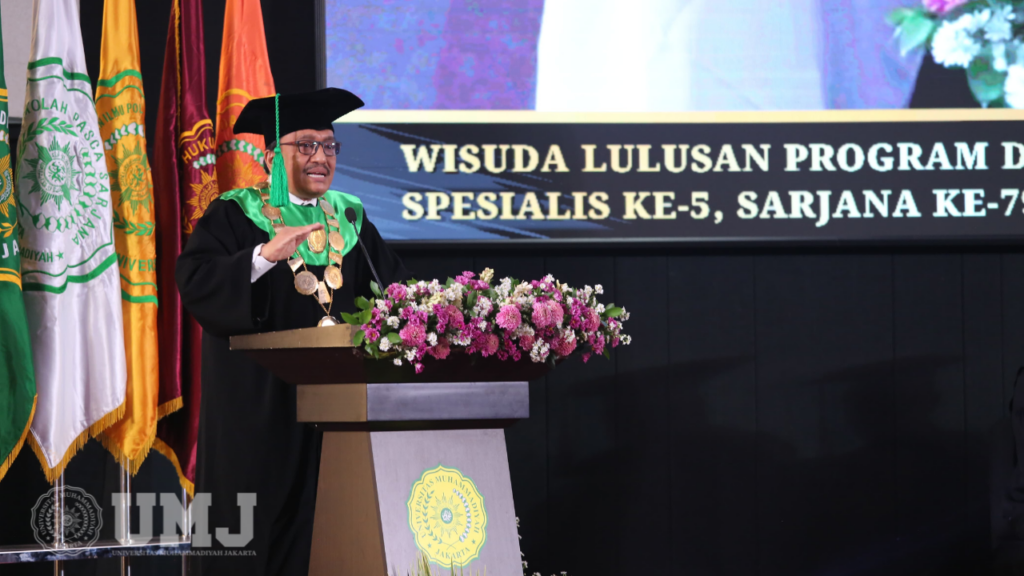 Rektor UMJ Prof. Dr. Ma'mun Murod, M.Si., saat menyampaikan sambutan di Auditorium K. H. Ahmad Azhar Basyir, Gedung Cendekia UMJ, Kamis, (30/5/2024) (Foto : KSU/M.H Fahmi)