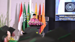 Wakil Presiden ke-10 dan ke-12 Republik Indonesia Dr. (HC) Drs. Muhammad Jusuf Kalla saat menyampaikan sambutannya pada Wisuda ke-79 di Auditorium K. H. Ahmad Azhar Basyir, Gedung Cendekia UMJ, Kamis, (30/5/2024) (Foto : KSU/M.H Fahmi)