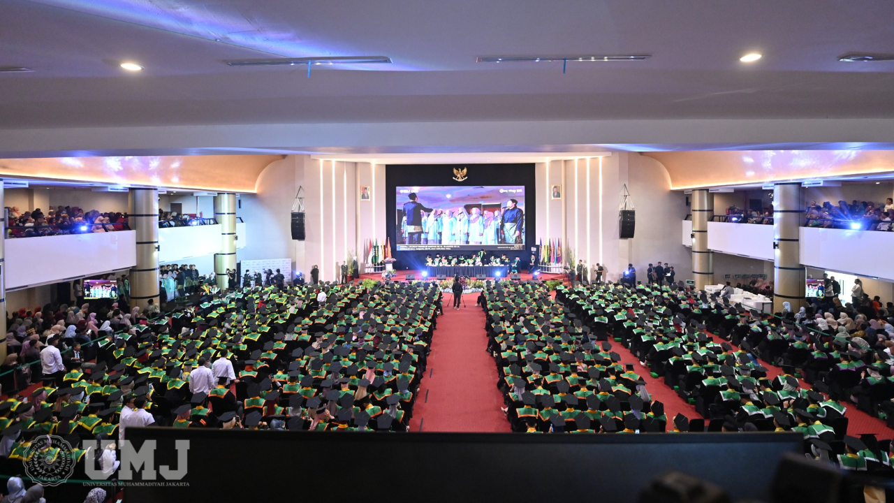 Wisudawan dan wisudawati UMJ di Auditorium K. H. Ahmad Azhar Basyir, Gedung Cendekia UMJ, Kamis, (30/5/2024). (Foto : KSU/M.H Fahmi)