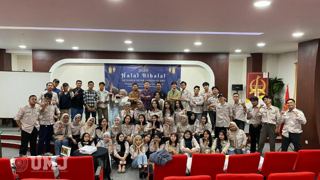 Foto bersama pasca kegiatan Halal bi Halal yang digelar oleh Laskum di Aula FH UMJ, Sabtu (04/05/2024).