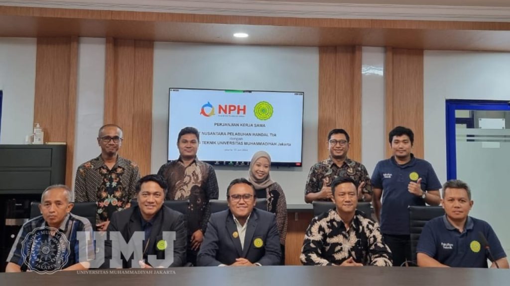 Dekan FT UMJ Dr. Ir. Irfan Purnawan, S.T., M.Chem.Eng., General Manager People Management PT NPH Yus Nuffid, A.Md. Ketua Prodi D3 Otomotif Alat Berat Rasma, ST., MT., Wakil Dekan III FT UMJ Ir. Harwidyo Eko Prasetyo, ST., MT., Dosen Prodi D3 Otomotif Alat Berat, dan Karyawan PT NPH.