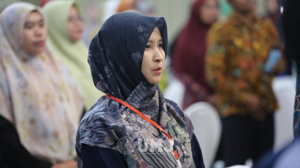 Kepala Badan Penjaminan Mutu Universitas Muhammadiyah Jakarta (BPM UMJ) Prof. Tria Astika Endah P, MKM., saat menghadiri pembukaaan Musyawarah Nasional Asosiasi Penjaminan Mutu Perguruan Tinggi Muhammadiyah dan Aisyiyah (AUPMA PTMA) di Auditorium Syafri Gurrici, FKK UMJ, Selasa (23/7/2024) (Foto : KSU/M.H Fahmi)
