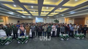 Peserta Sekam Nasional I 2024 bersama jajaran pengurus MPM PP Muhammadiyah dan PWM DKI Jakarta di Aula FEB UMJ, Jumat (12072024).