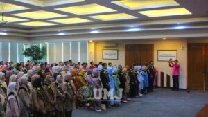 Prosesi pengukuhan dan pengambilan sumpah sebanyak 292 lulusan PPG FIP UMJ di Aula FEB UMJ, Sabtu (24/08/2024). (Foto:KSU/Fazri Maulana).