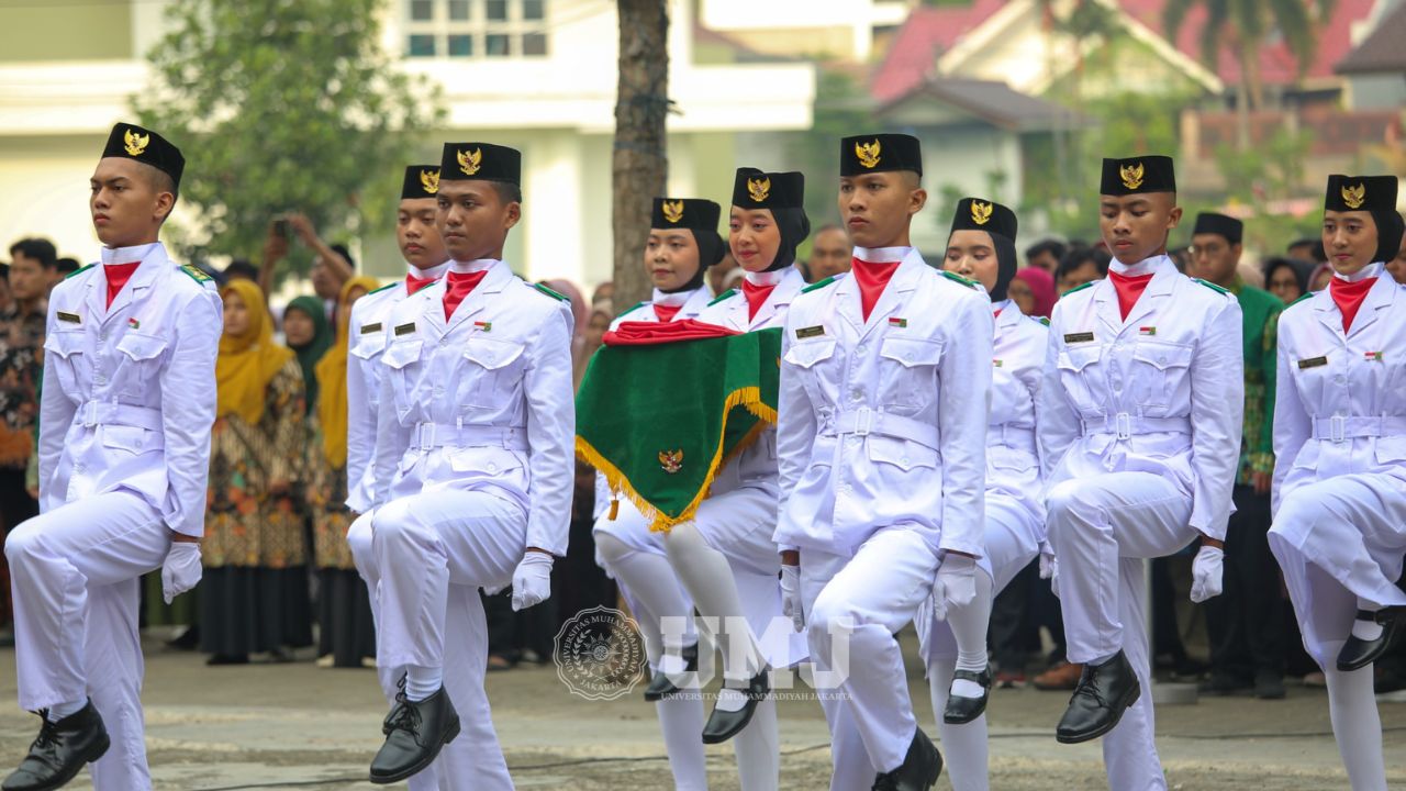 Siswa-siswa yang berasal dari 15 sekolah Jakarta, Bogor, Depok dan Tangerang Selatan saat menjadi Paskibraka dalam Upacara Peringatan HUT ke-79 RI di Plaza FISIP UMJ, Sabtu (17/08/2024).