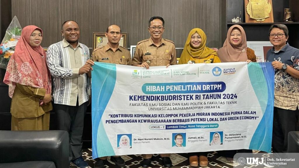 Tengah ke kanan: Pj Bupati Lombok Timur H. M. Juaini Taofik, Ketua Tim Peneliti UMJ Dr. Nani Nurani Muksin, M.Si., Anggota Peneliti Dr. Oktaviana Purnamasari, M.Si., dan Jumail, M.Sc. di Kantor Bupati Lombok Timur, Senin (26/08/2024). (Dok. Pribadi)