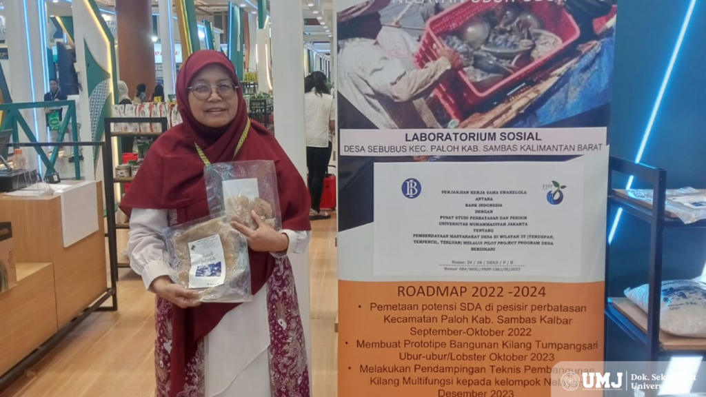 Endang Rudiatin, peneliti dan Ketua PSPP melakukan pameran dalam ajang Indonesia Sharia Economic Festival (ISEF) 2024, yang berlangsung pada 30 Oktober hingga 3 November 2024. (Foto : Dok. Pribadi)