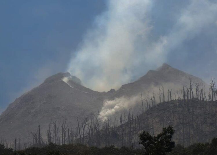 Gunung Lewotobi Meletus pada Senin (4/11/24) (Foto :muhammadiyah.or.id)