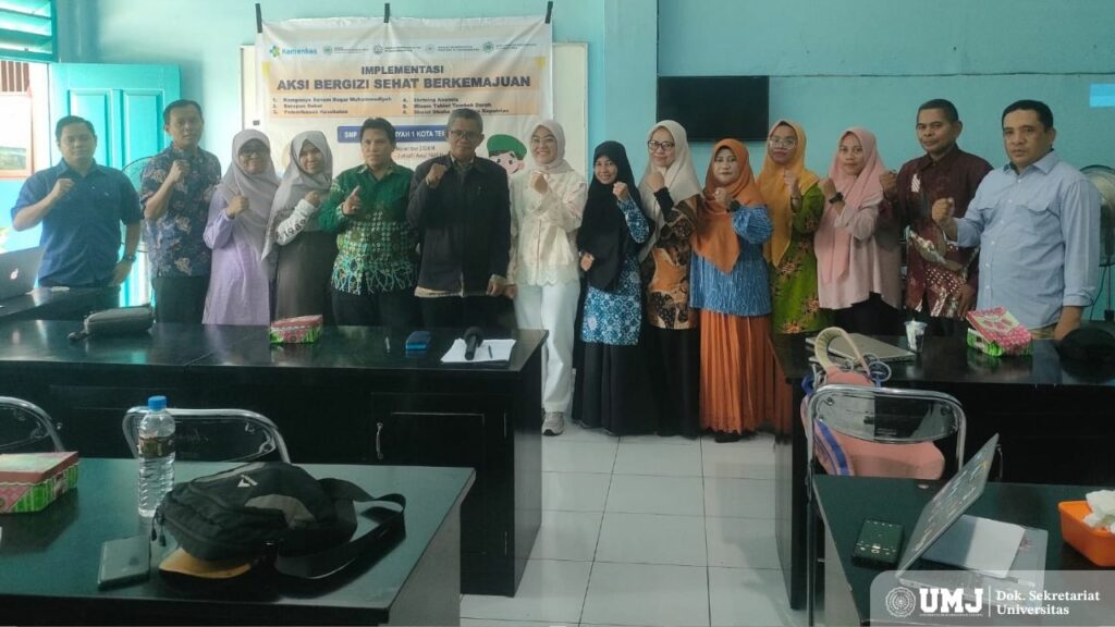 Dr. Nurfadhilah, SKM, MKM. (keempat dari kiri) saat mengikuti ABSB di SMP Muhammadiyah 1 Kota Ternate, Sabtu (9/11/2024). Dok. Pribadi