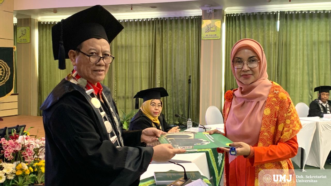 Bahas Konsep Pembinaan Mualaf Baduy, Latipah Lamsir Jadi Lulusan Doktor ke-75