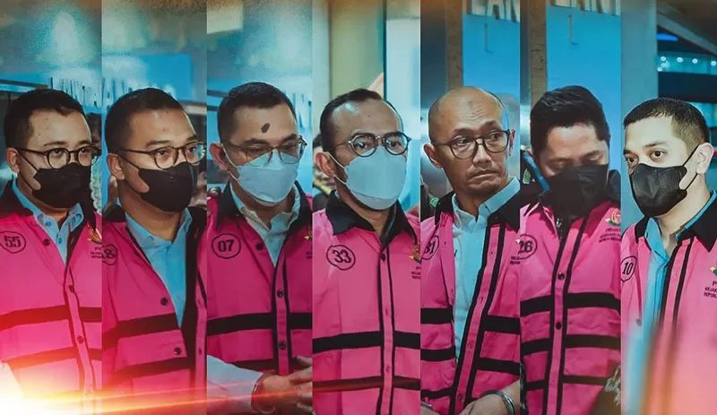 Ketujuh tersangka kasus korupsi Pertamina (Foto: riaupos.co)