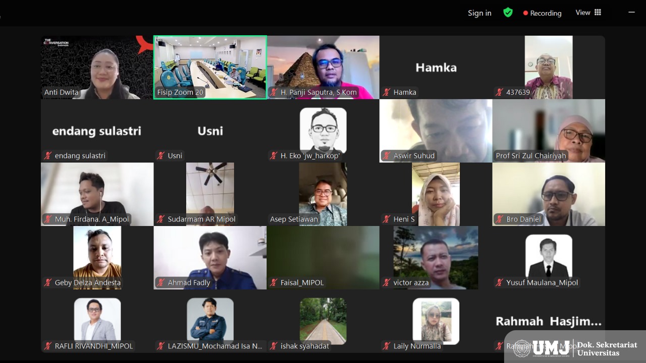 Magister Ilmu Politik (MIPOL) FISIP UMJ menggelar webinar bersama The Conversation Indonesia secara Hybrid di Ruang Rapat Lt. 2 FISIP UMJ dan via Zoom Meeting, Kamis (13/02/25). (Foto: SS Zoom Meeting)