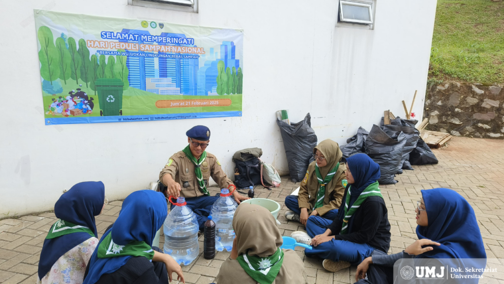 Hizbul Wathan UMJ Gelar Aksi Bersih-bersih dan Edukasi Pembuatan Ekoenzim