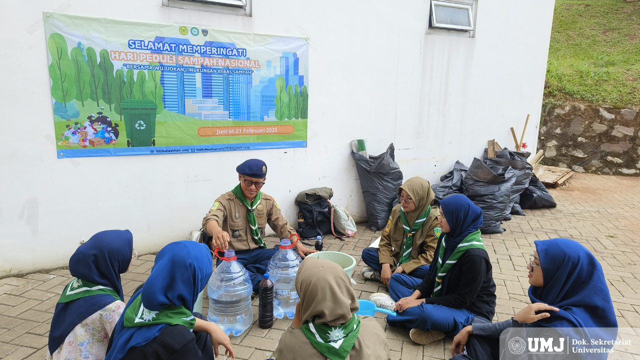 Hizbul Wathan UMJ Gelar Aksi Bersih-bersih dan Edukasi Pembuatan Ekoenzim