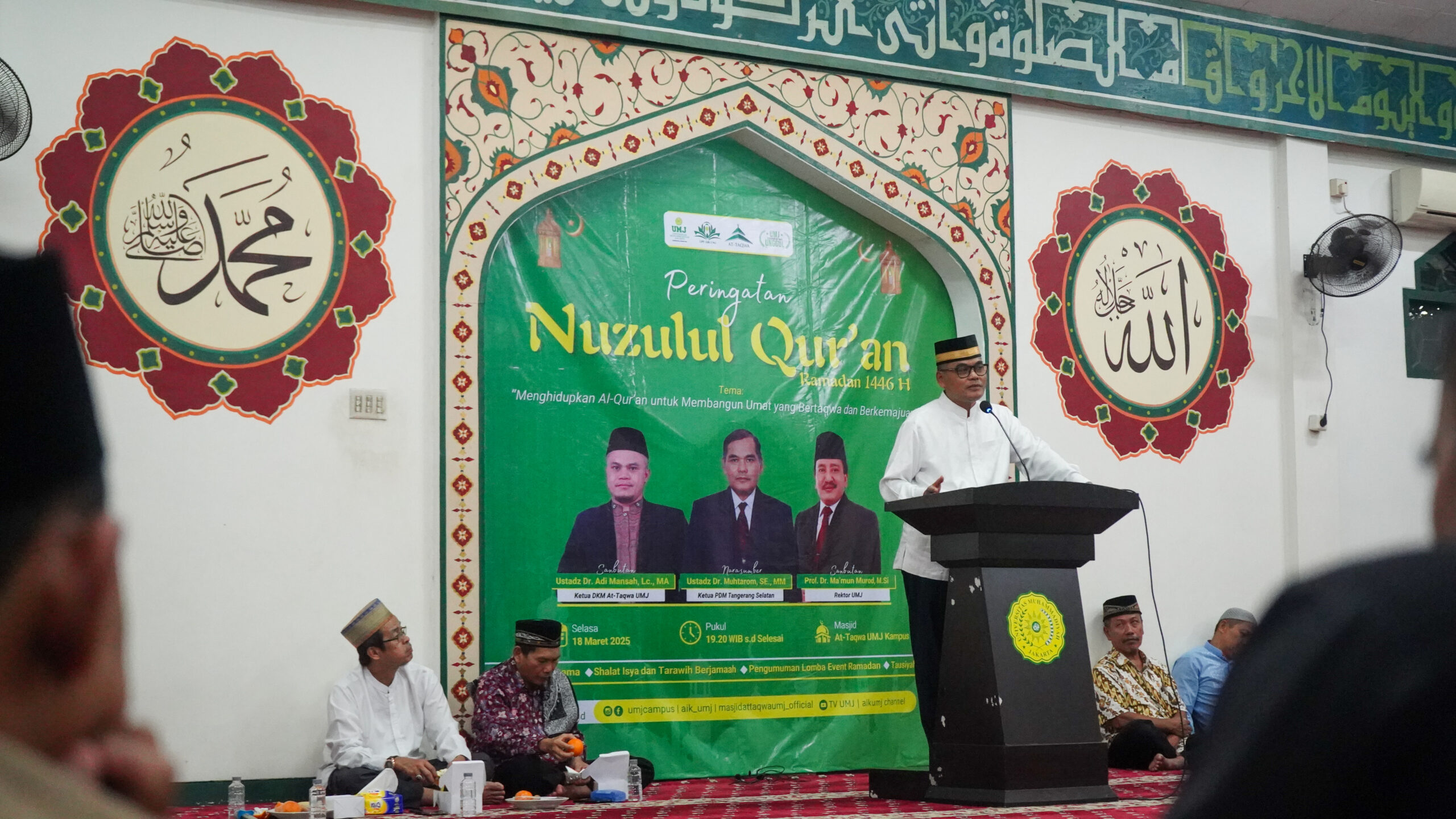 Dr. Muhtarom, SE., MM., saat ceramah memperingati nuzulul qur’an di Masjid At-Taqwa UMJ, Selasa (18/03/2025). (Foto : M.H Fahmi)