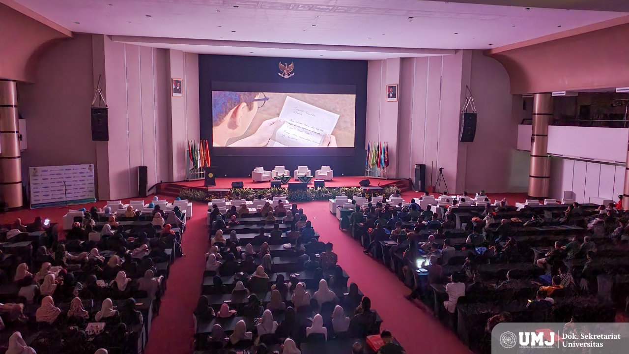 Penayangan Film "Djuanda Pemersatu Laut Indonesia" di Auditorium K.H. Ahmad Azhar Basyir Gedung Cendekia Universitas Muhammadiyah Jakarta (UMJ), Sabtu (08/02/25). (Foto: KSU/Fahmi)