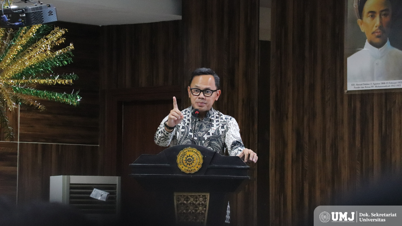 Wakil Menteri Dalam Negeri Republik Indonesia Dr. Bima Arya saat menjadi pembicara kunci dalam Seminar Nasional Revisi UU Pemilu di Auditorium Kasman Singodimedjo FISIP UMJ, Jum'at (14/03/25). (Foto: FISIP UMJ/Gusti)