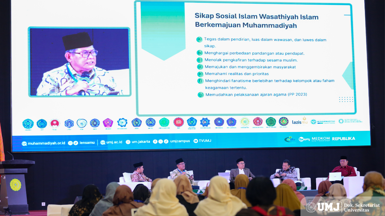 Prof. Dr. Ahmad Dahlan, M.Si. (kedua dari kiri) saat menjadi narasumber pada Pengkajian Ramadan PP Muhammadiyah 1446 H di Auditorium Ahmad Azhar Basyir Gedung Cendekia UMJ. Sabtu (8/03/2025). (Foto:KSU/Fahmi)