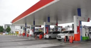 Jelang lebaran 2025 PT Pertamina menginisiasi menurunkan harga BBM (https://ekonomi.bisnis.com)