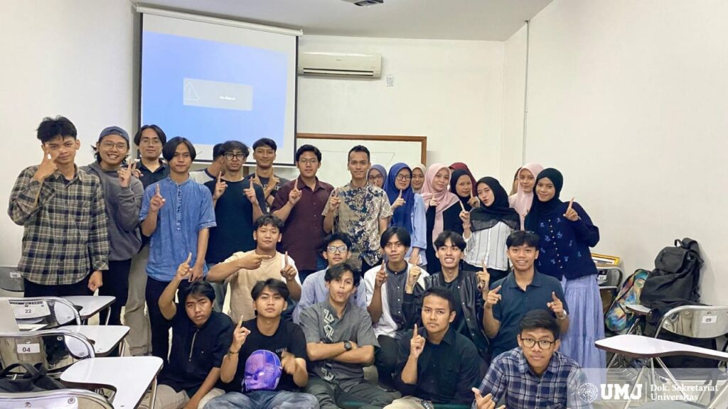 Para peserta workshop foto bersama narasumber usai kegiatan workshop di Ruang Kelas FEB, Jum'at (23/05/2025). (Foto: Dok. Pribadi)