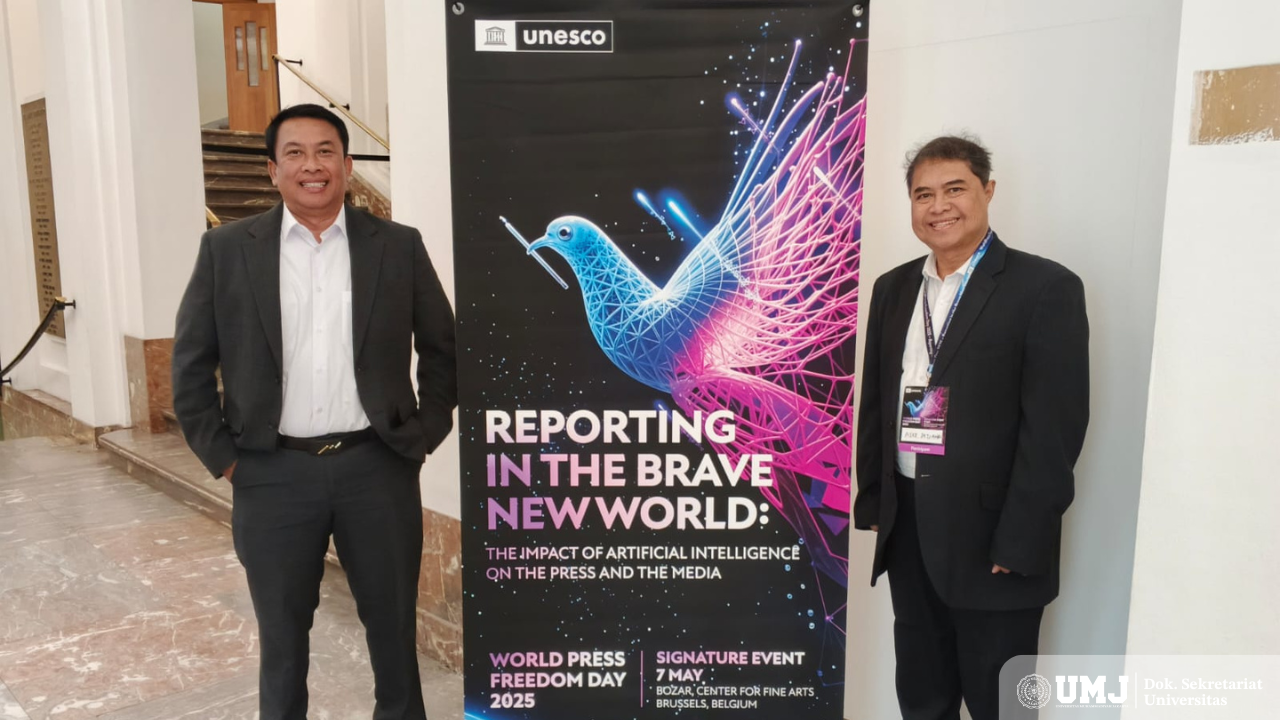 Dosen MIPOL FISIP UMJ, Dr. Asep Setiawan, MA. (kanan) dan lulusan MIPOL FISIP UMJ, Agung Dharmajaya (kiri) saat menghadiri Konferensi Internasional World Press Freedom Day di Brussels, Belgia, Rabu (07/05/2025). (Foto: Dok. Pribadi)