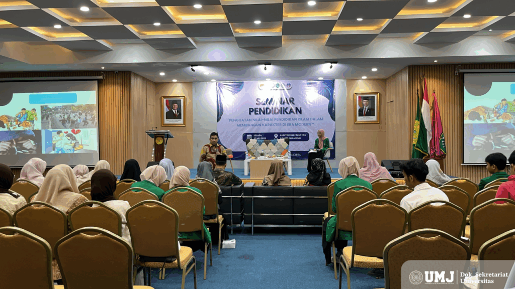 Kaprodi PAI UMJ Dr. Adlan Fauzi Lubis, M.Pd.I saat memaparkan materi dalam Seminar Pendidikan yang berlangsung di Aula K.H Mas Mansoer FAI UMJ, Selasa (27/05/2025). (Foto: KSU/Alwi)