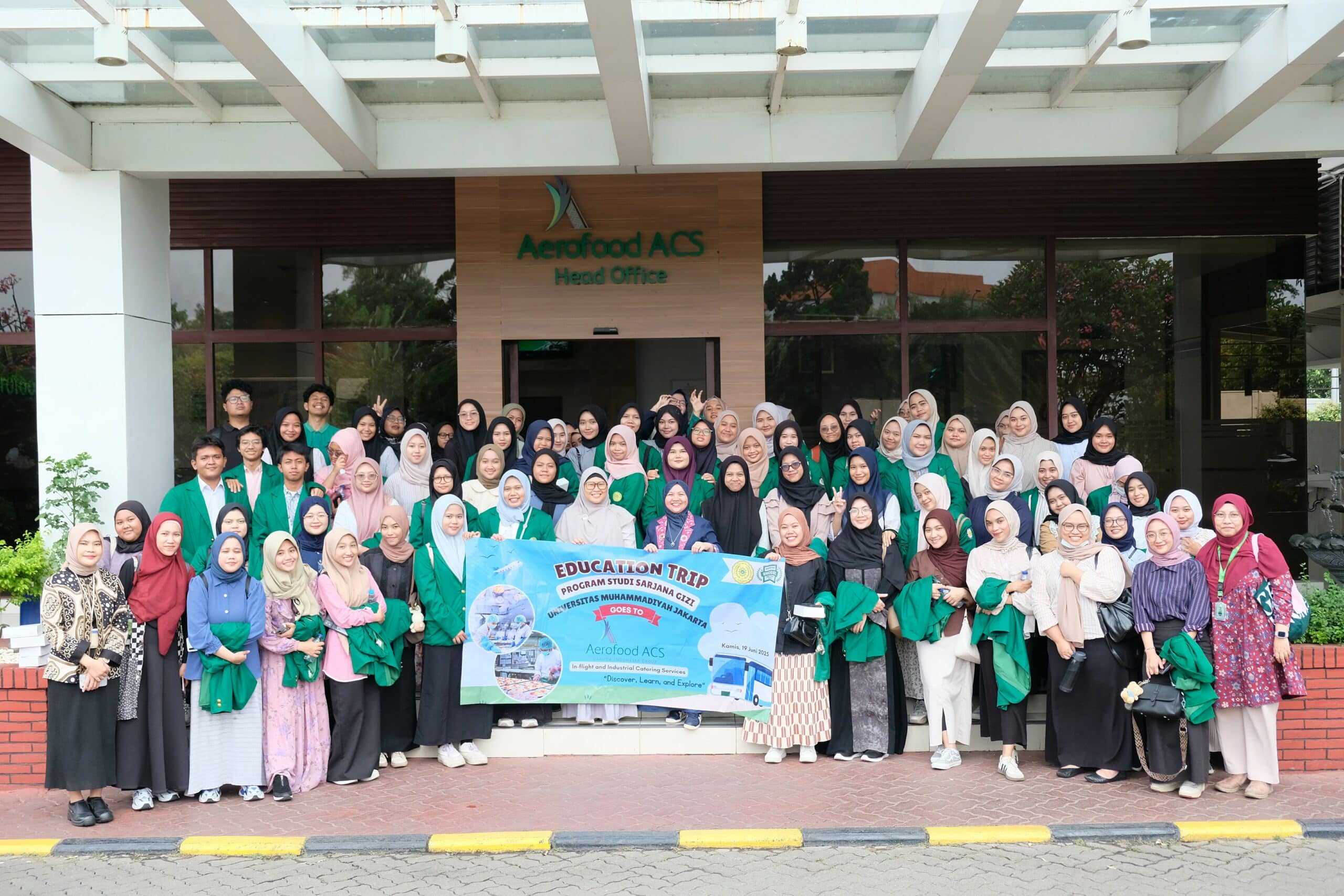 foto bersama kegiatan Edutrip ke PT. Aerofood ACS, di Bandara Udara Internasional Soekarno - Hatta Tangerang, Banten, Kamis (20/05/2025)(Fofo : dok. pribadi)