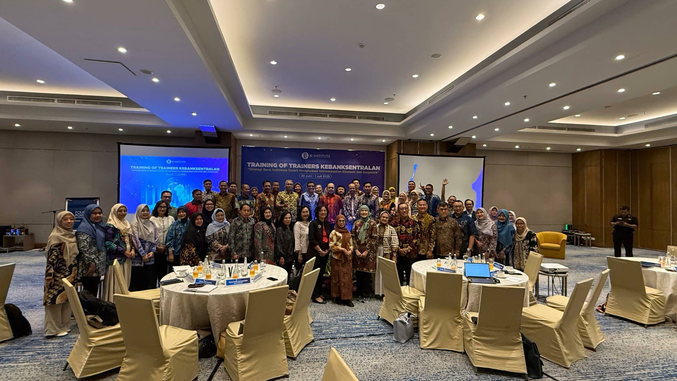 Kegiatan Training of Trainers (ToT) Kebanksentralan yang diselenggarakan oleh BI Institute di Surabaya, 30 Juni hingga 1 Juli 2025.