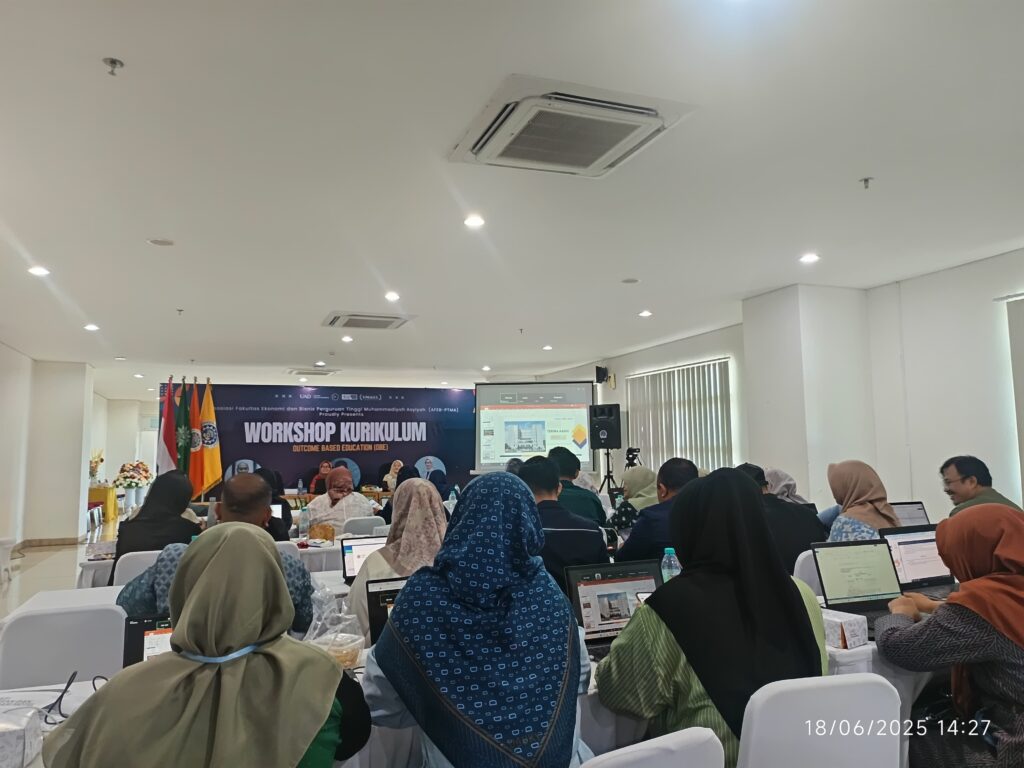 Kegiatan Workshop Kurikulum Outcome-Based Education (OBE) di Universitas Ahmad Dahlan (UAD) Yogyakarta. (17-18/06/25). (Foto : dok. Pribadi)