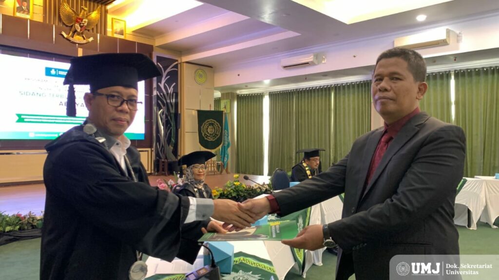 Abu Yazid (kanan) pada sidang Promosi Doktor ke 83 di Aula Fakultas Kesehatan dan Kedokteran (FKK) UMJ, Kamis 17 07 2025 (Foto: SPs UMJ)