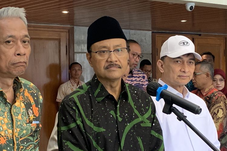 Menteri Sosial Saifullah Yusuf (Gus Ipul) dalam Pembukaan Masa Pengenalan Lingkungan Sekolah Rakyat Tahun Ajaran 2025/2026 (foto: kompas.com)